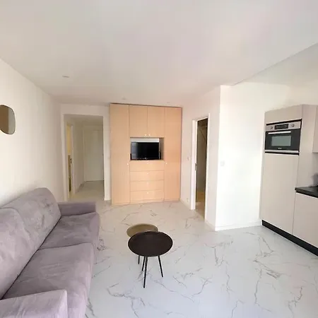 Joli - Neuf Terrasse Clim Wi-fi 2 Min. Des Plages Appartement